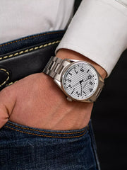 Flieger Pilotenuhr Wellblech-Look Farbe Silber 42 mm Metallarmband Saphirglas Minuterie Ref. 902.03.03