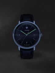 Bauhaus 40 Designklassiker Farbe schwarz 40 mm Lederarmband gewölbtes Glas und Zifferblatt Ref. 908.01.02