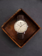 Bauhaus 40 Designklassiker Farbe beige 40 mm Lederarmband gewölbtes Glas und Zifferblatt Ref. 908.01.05