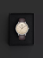 Bauhaus 40 Designklassiker Farbe beige 40 mm Lederarmband gewölbtes Glas und Zifferblatt Ref. 908.01.05