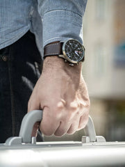 Flieger Chronograph Chronograph Farbe "Gun" 42 mm Lederarmband Ref. 957.01.15