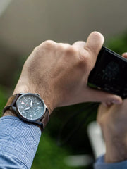 Flieger Chronograph Chronograph Farbe "Gun" 42 mm Lederarmband Ref. 957.01.15