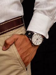 Flieger Gangreserve Pilotenuhr Automatik mit Gangreserve- und 24h-Anzeige Farbe Silber 42 mm Lederarmband Saphirglas Ref. 964.01.03