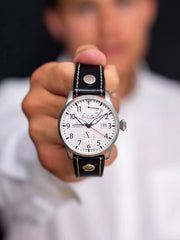 Flieger Gangreserve Pilotenuhr Automatik mit Gangreserve- und 24h-Anzeige Farbe Silber 42 mm Lederarmband Saphirglas Ref. 964.01.03