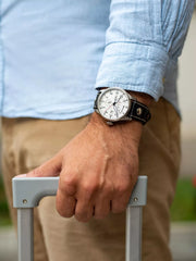 Flieger Gangreserve Pilotenuhr Automatik mit Gangreserve- und 24h-Anzeige Farbe Silber 42 mm Lederarmband Saphirglas Ref. 964.01.03