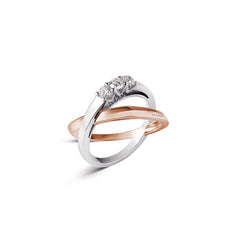 Intertwined ring in 18 kt white and rose gold set with 3 diamonds